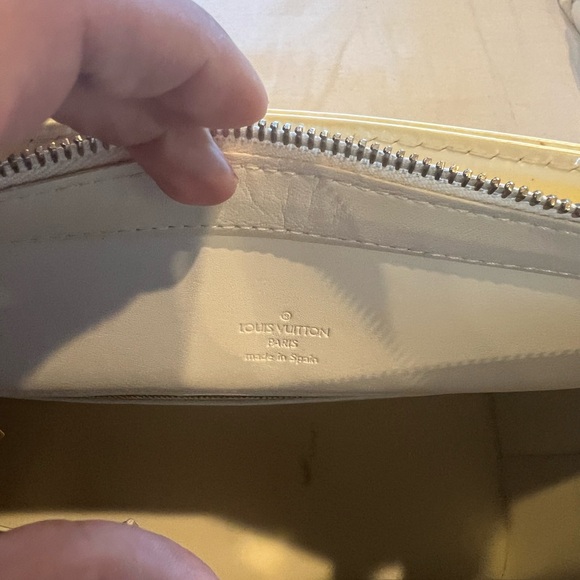 Louis Vuitton Houston Vernis Tote - Picture 5 of 10